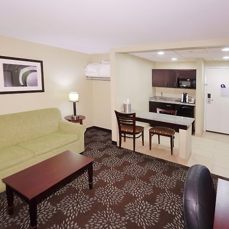 Holiday Inn Express Pittsburgh West - Greentree, An Ihg Hotel Crafton Eksteriør bilde